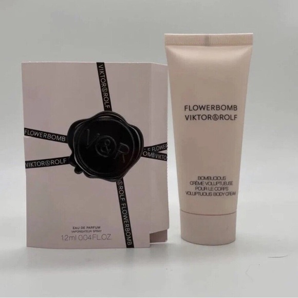 Viktor & Rolf Light Pink Cosmetic Drawstring .Lotions + perfume sample + bag. - Picture 5 of 6